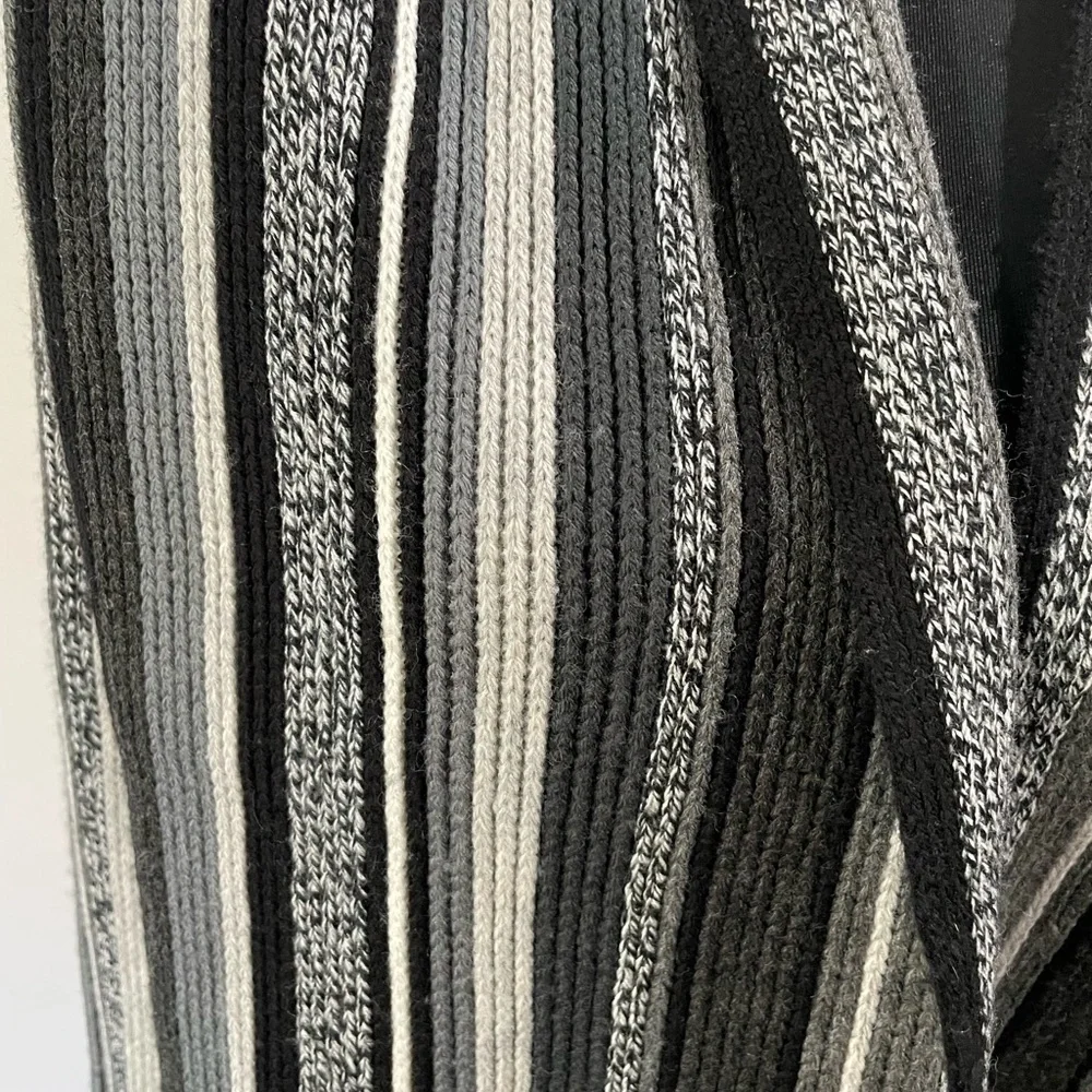Roundtree & Yorke Multi-Striped Knit Scarf